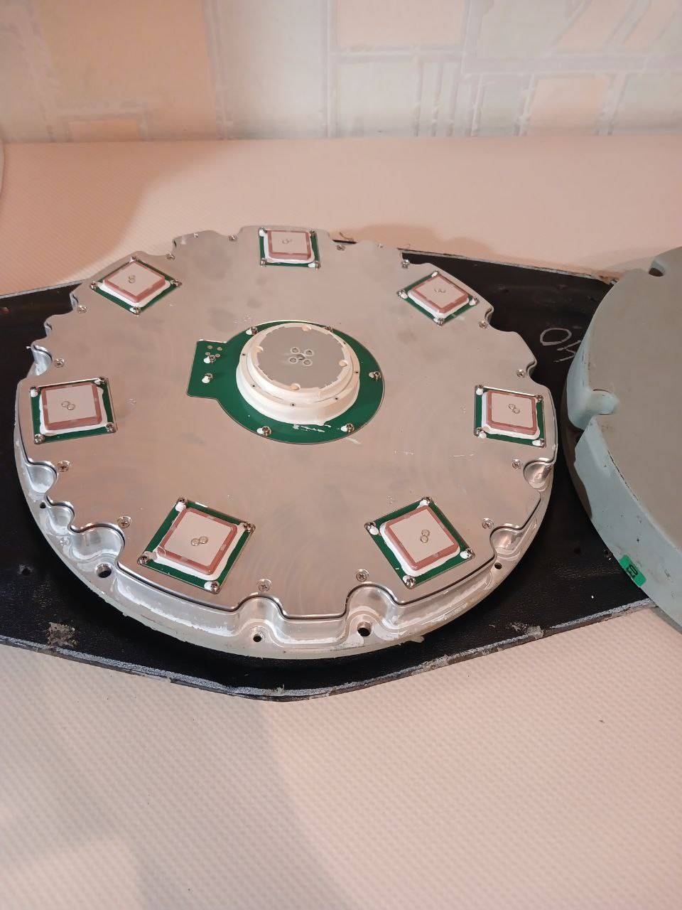 GI005 antenna internals