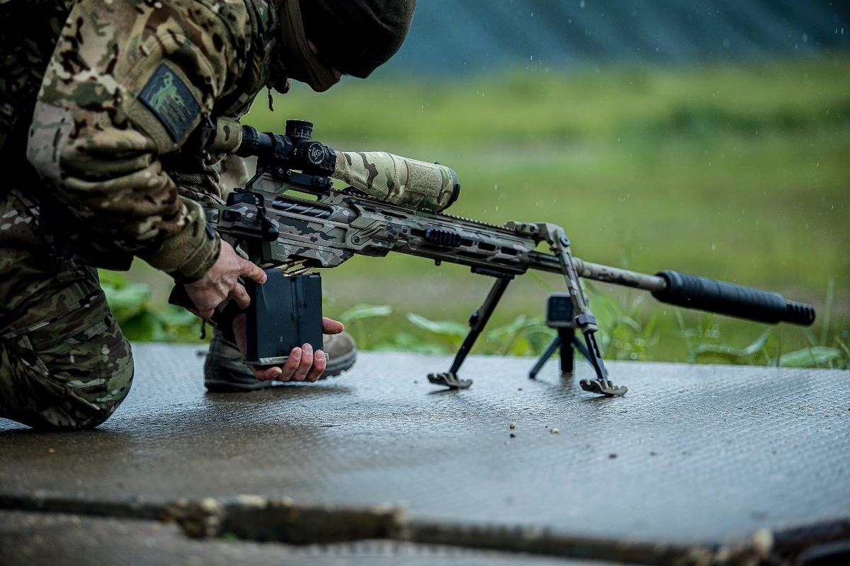 A sniper equipped with a Canadian CDX-40 SHDW rifle and an American Nightforce scope at a tactical shooting tournament organized by the Main Directorate for Combat Training of the Russian Armed Forces, June 2025