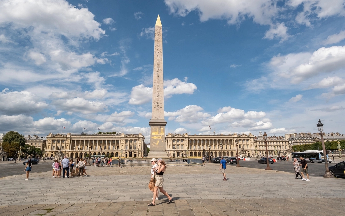 Place de la Concorde in Paris. In the mid-20th century, cities were designed around cars rather than keeping cool