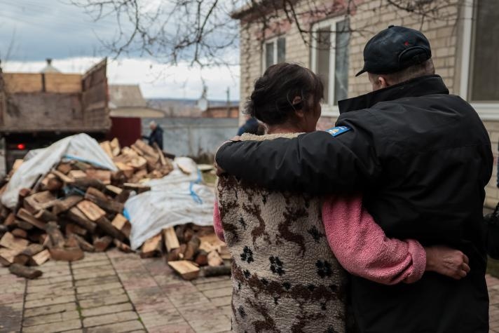 In 2025, Caritas Kharkiv delivered firewood to residents of Barvinkove in the Kharkiv Region as part of a joint project with the EU and Germany's GIZ development agency