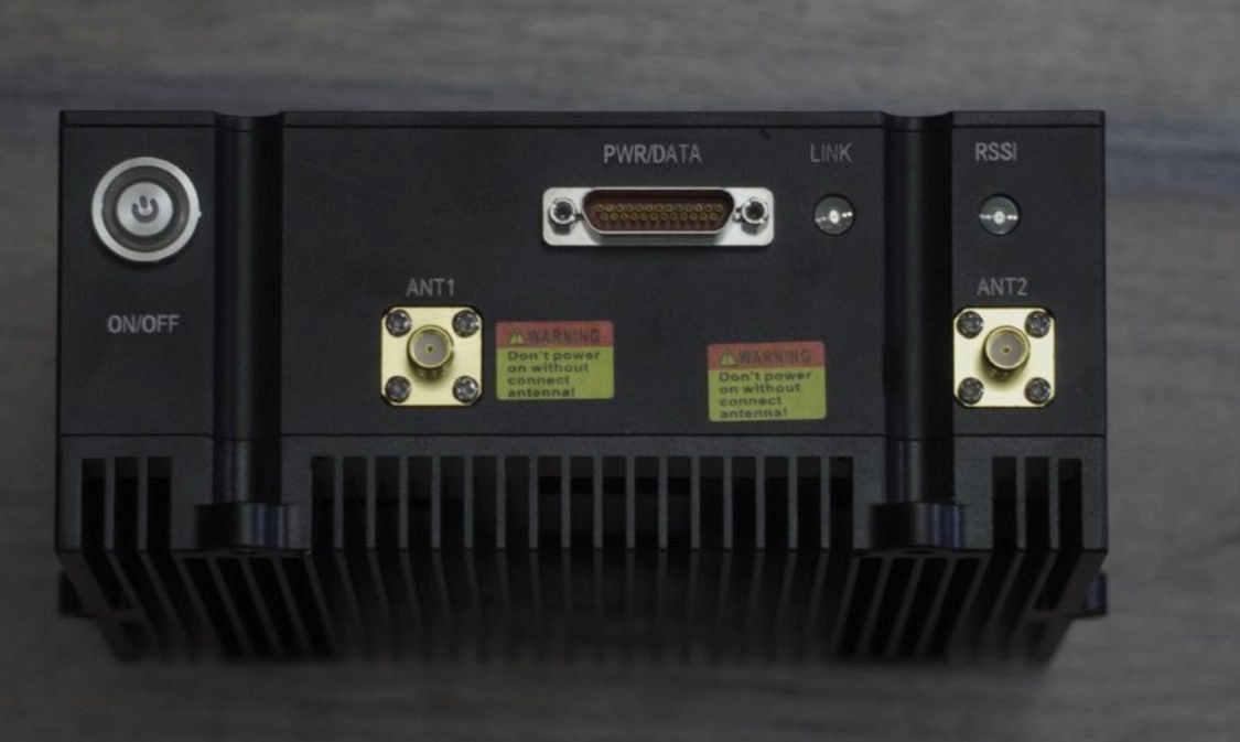An unmarked mesh modem made by Xingkai Technology, which The Insider documented in Ukraine and identified as the XK F-359.