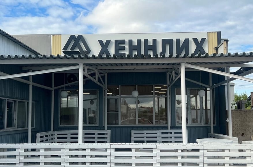 Czech-Austrian industrial group Hennlich continues its business in Russia, supplying military plants under international sanctions