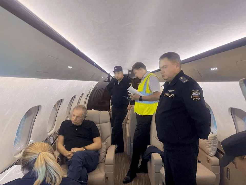 Главу «Южуралзолота» Струкова задержали в самолете, вылетающем в Турцию. В компании это отрицают