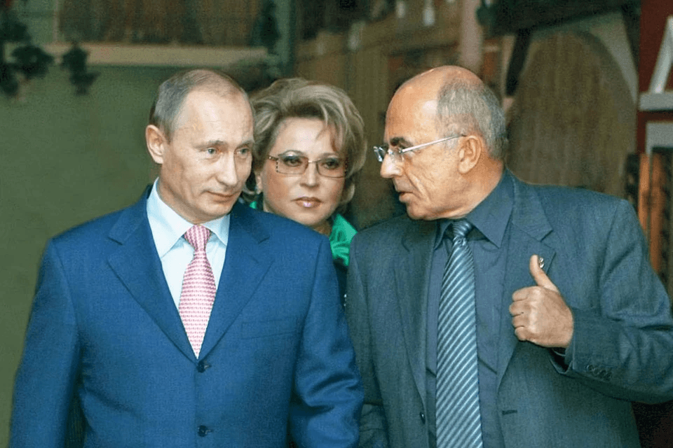Владимир Путин, Валентина Матвиенко и экс-ректор СПбГУП Александр Запесоцкий, 2008 год. Фото: пресс-служба СПбГУП / Комсомольская Правда