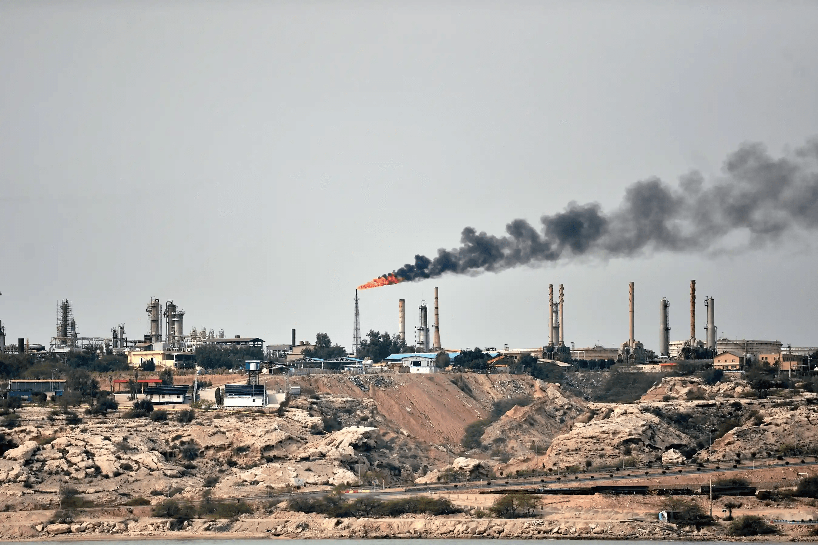 Иран усиливает оборону острова Харк, опасаясь возможной наземной операции США — CNN