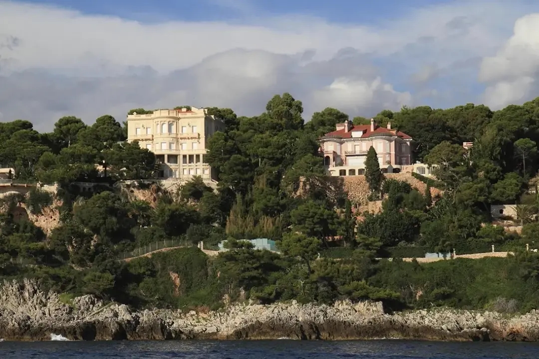 The Villa Maria Irina (left) on the French Riviera. Photo: Global Look Press