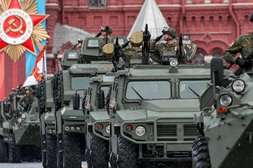 Военные расходы России в первом квартале 2026-го составили рекордные 5,9 трлн рублей — экономист Янис Клюге