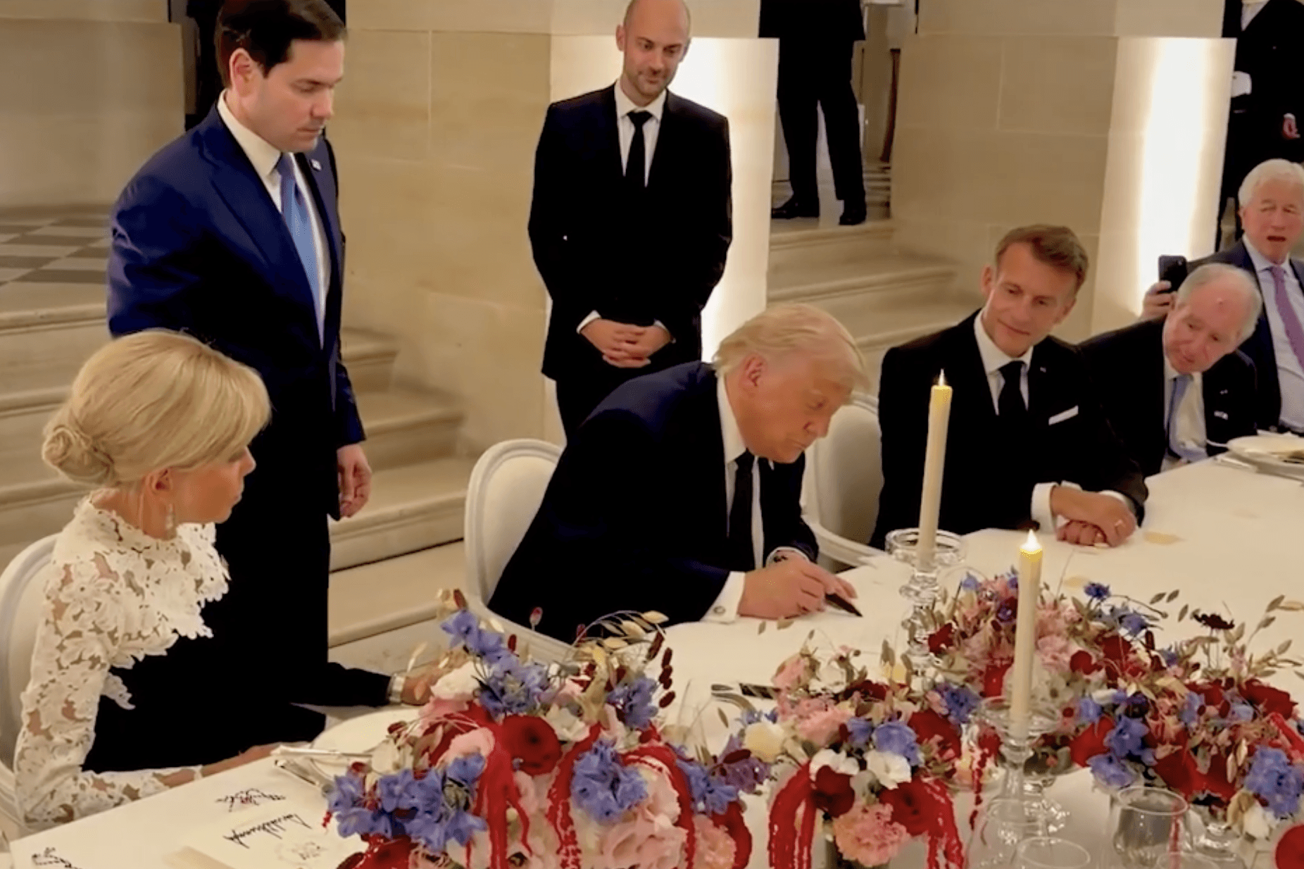 Трамп подписал предварительное соглашение с Ираном. Согласно распространенному СМИ тексту, единственная уступка Тегерана — отказ от ЯО
