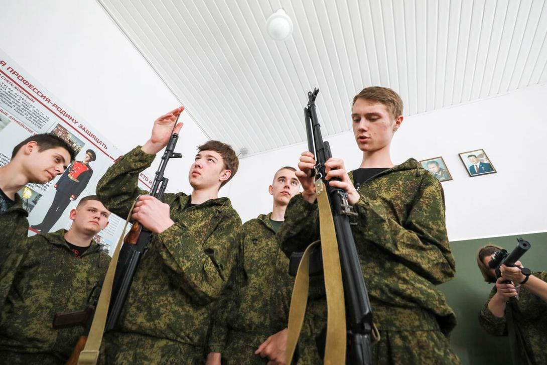 Минпросвещения сделало начальную военную подготовку отдельным курсом для школьников