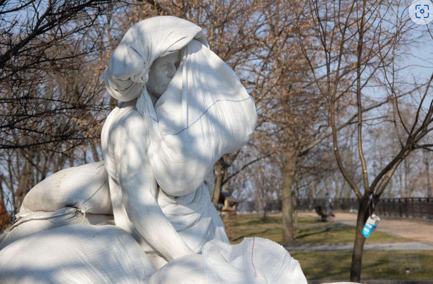 Sandbagged monument to Dante Alighieri in Kyiv