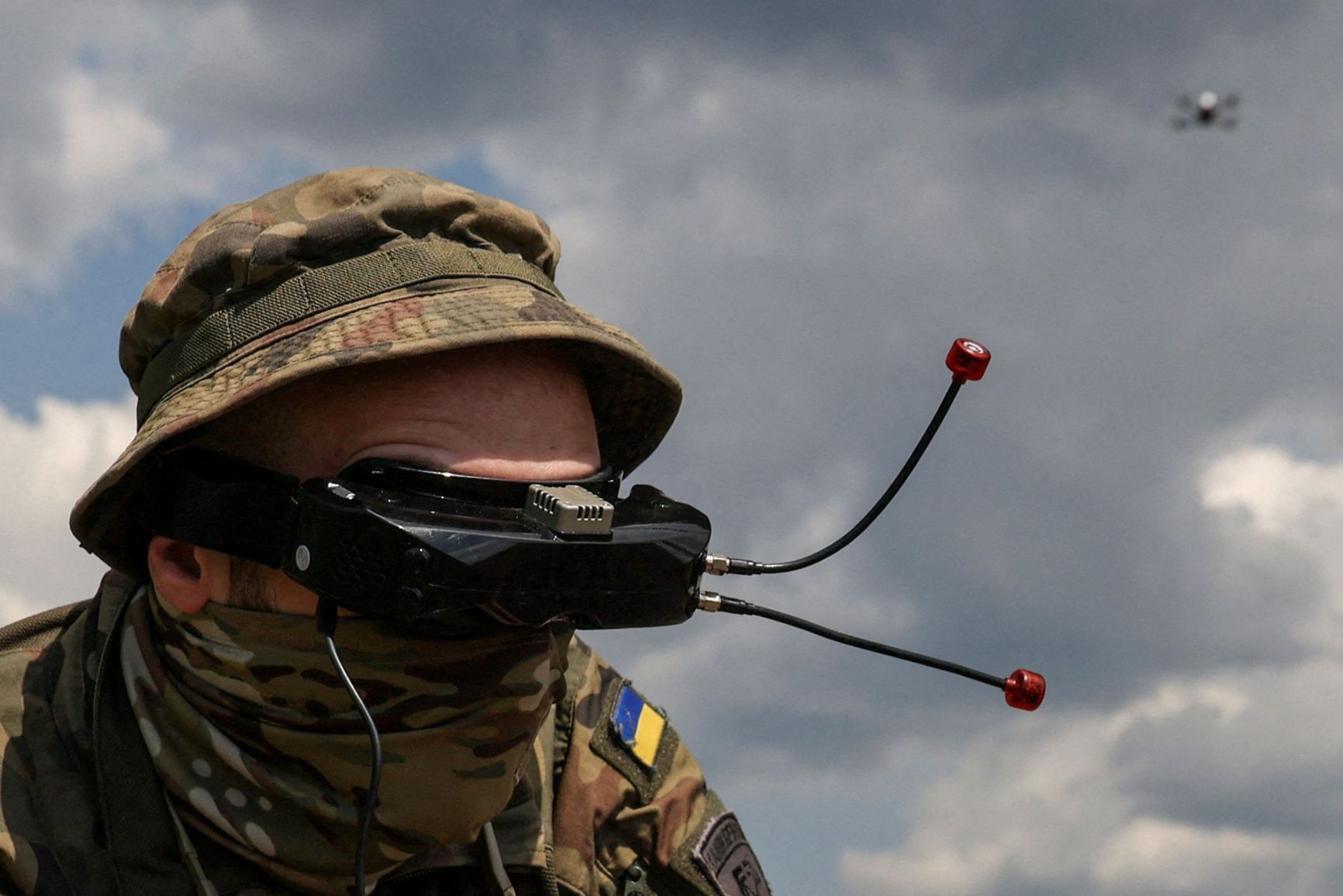 A Ukrainian marine operating an FPV drone. Dnipropetrovsk region, May 15, 2023