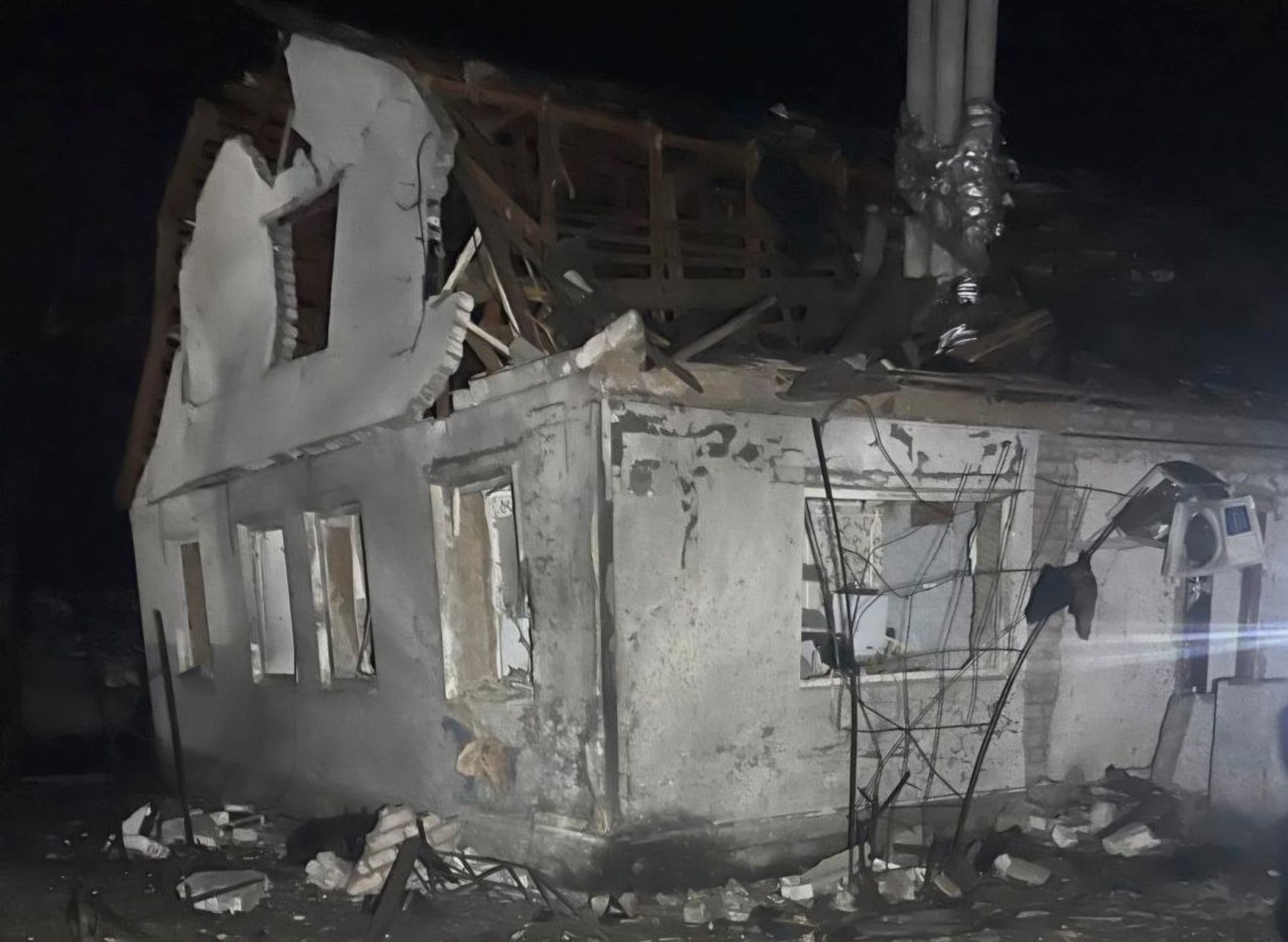 Последствия российского удара в ночь на 3 декабря 2025 года по Терновке в Днепропетровской области