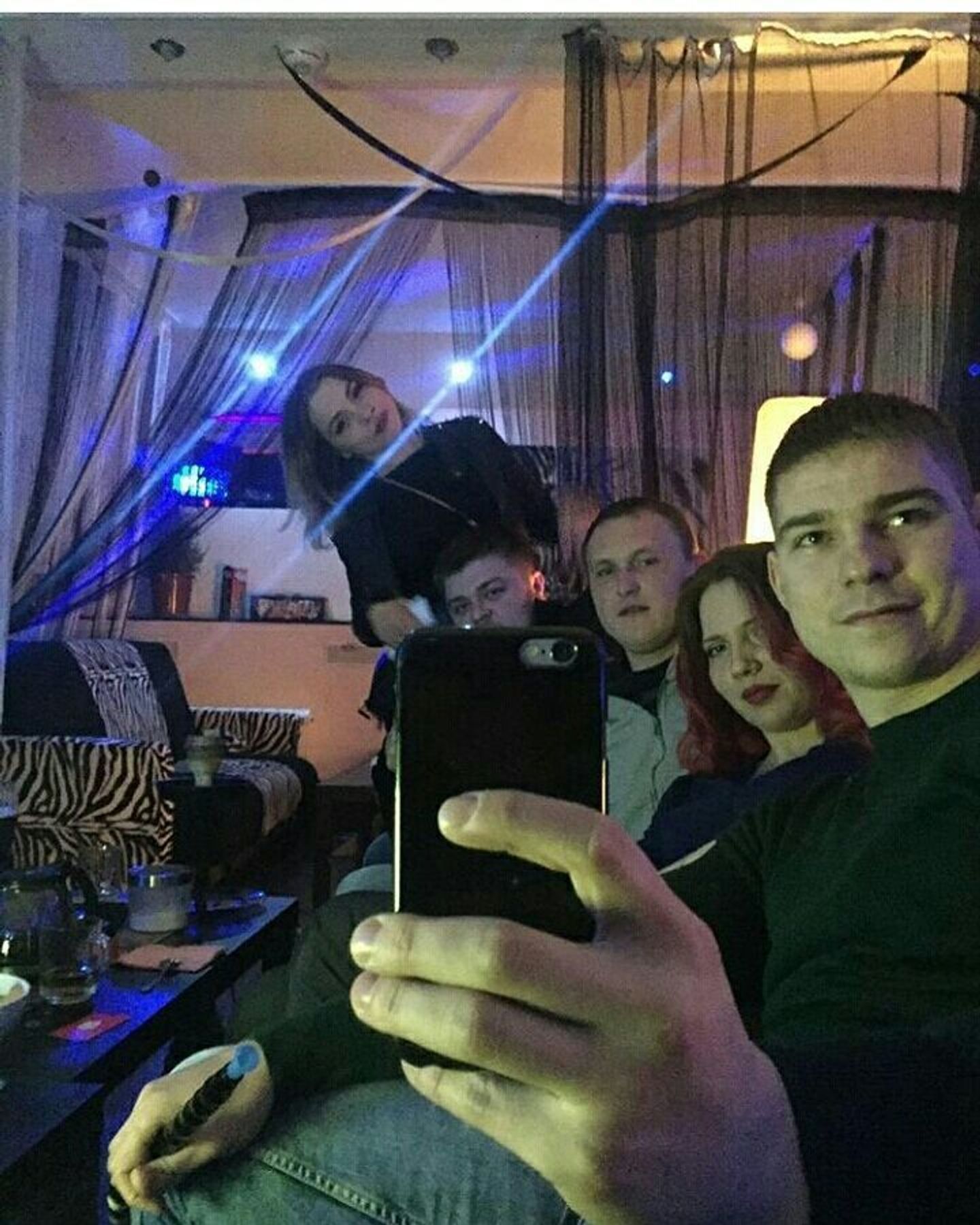 Алексей Лукашев (в центре) с коллегой-хакером из вч 26165 Андреем Родиковым (справа)