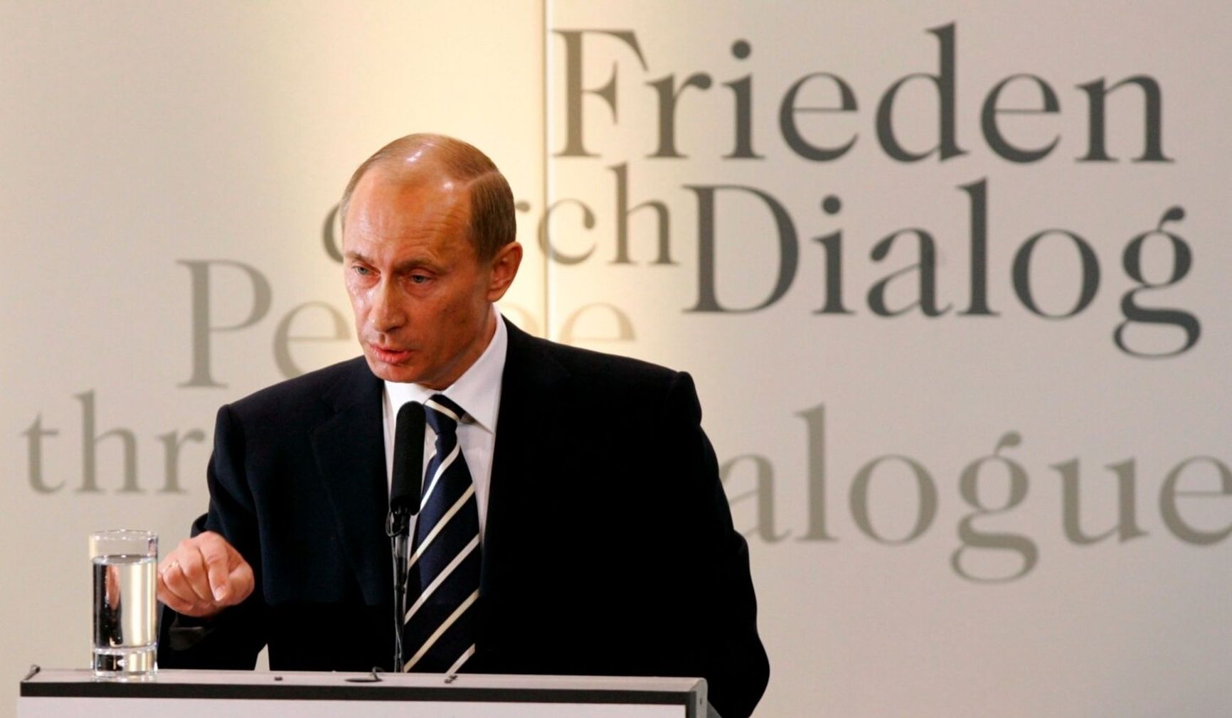 Putin speaking in Munich, 2007