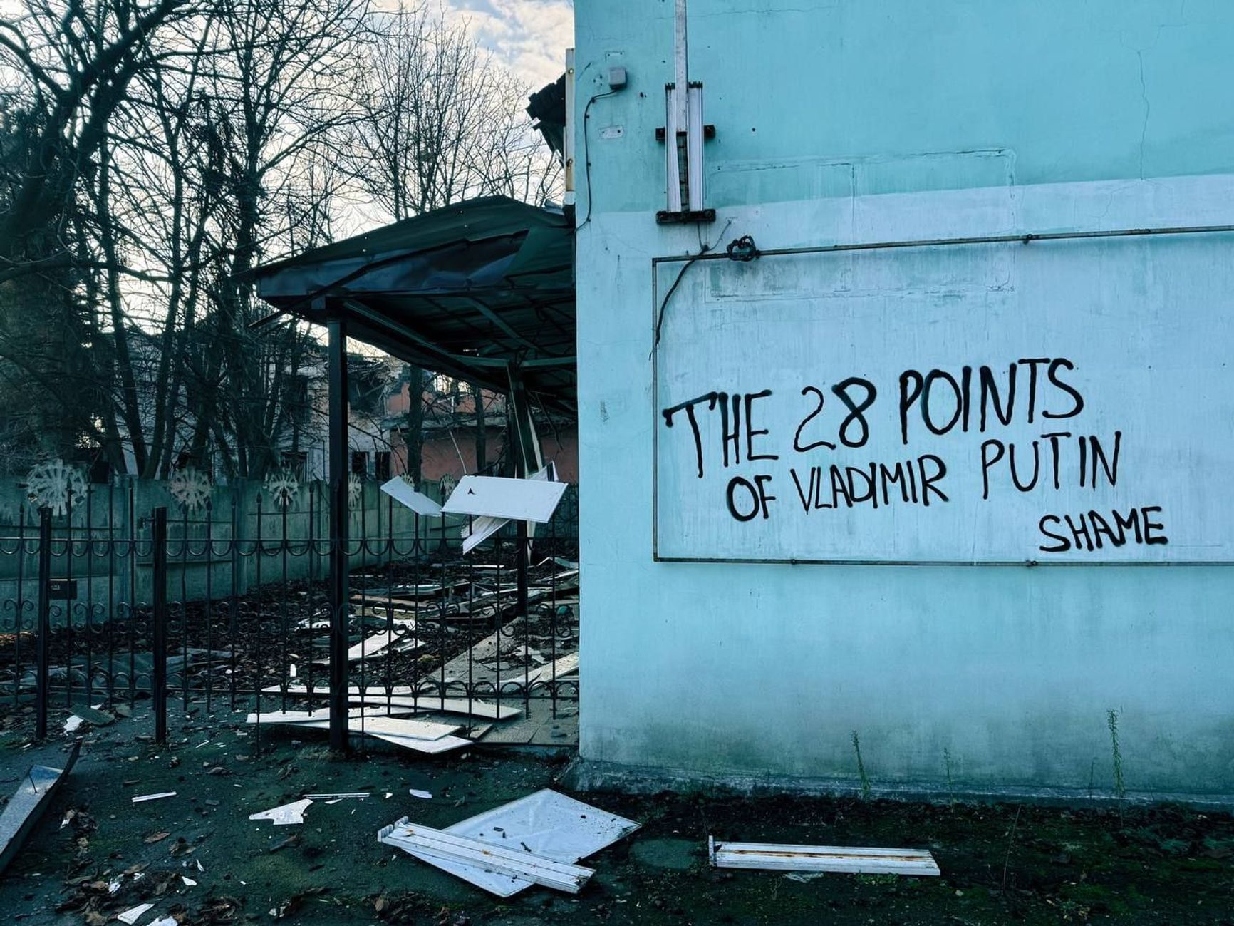 Inscription on one of the houses in Dobropillia, Donetsk Region, December 2025