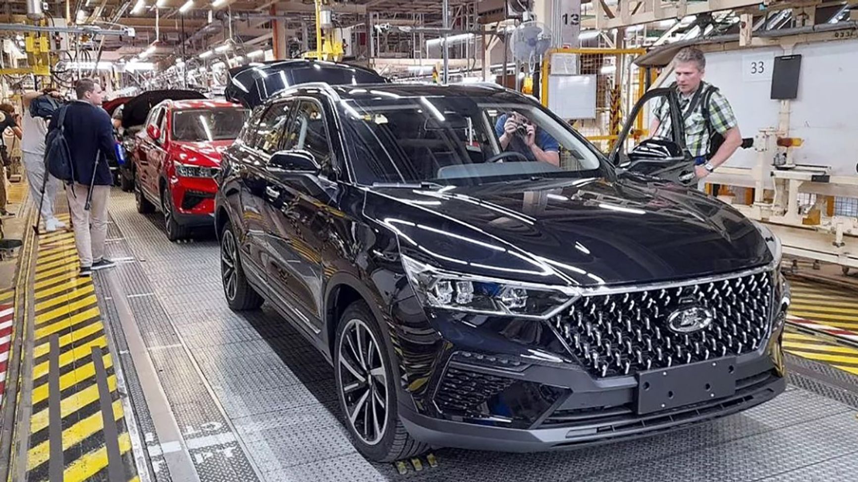 The Lada X-Cross 5 — a rebadged Chinese FAW Bestune T77 — on the assembly line of the former Nissan plant in St. Petersburg