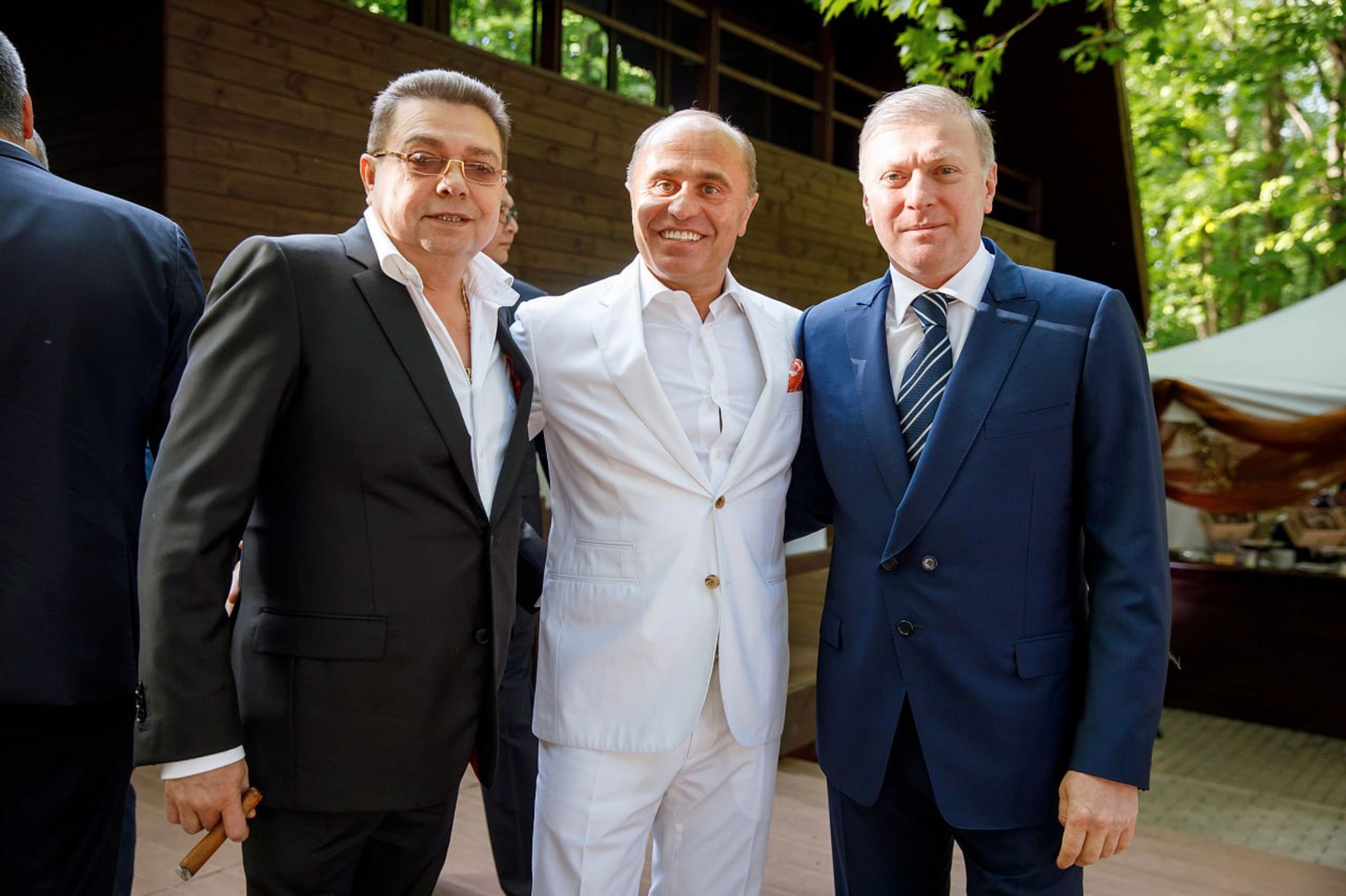 With the oligarch Musa Bazhaev (right)