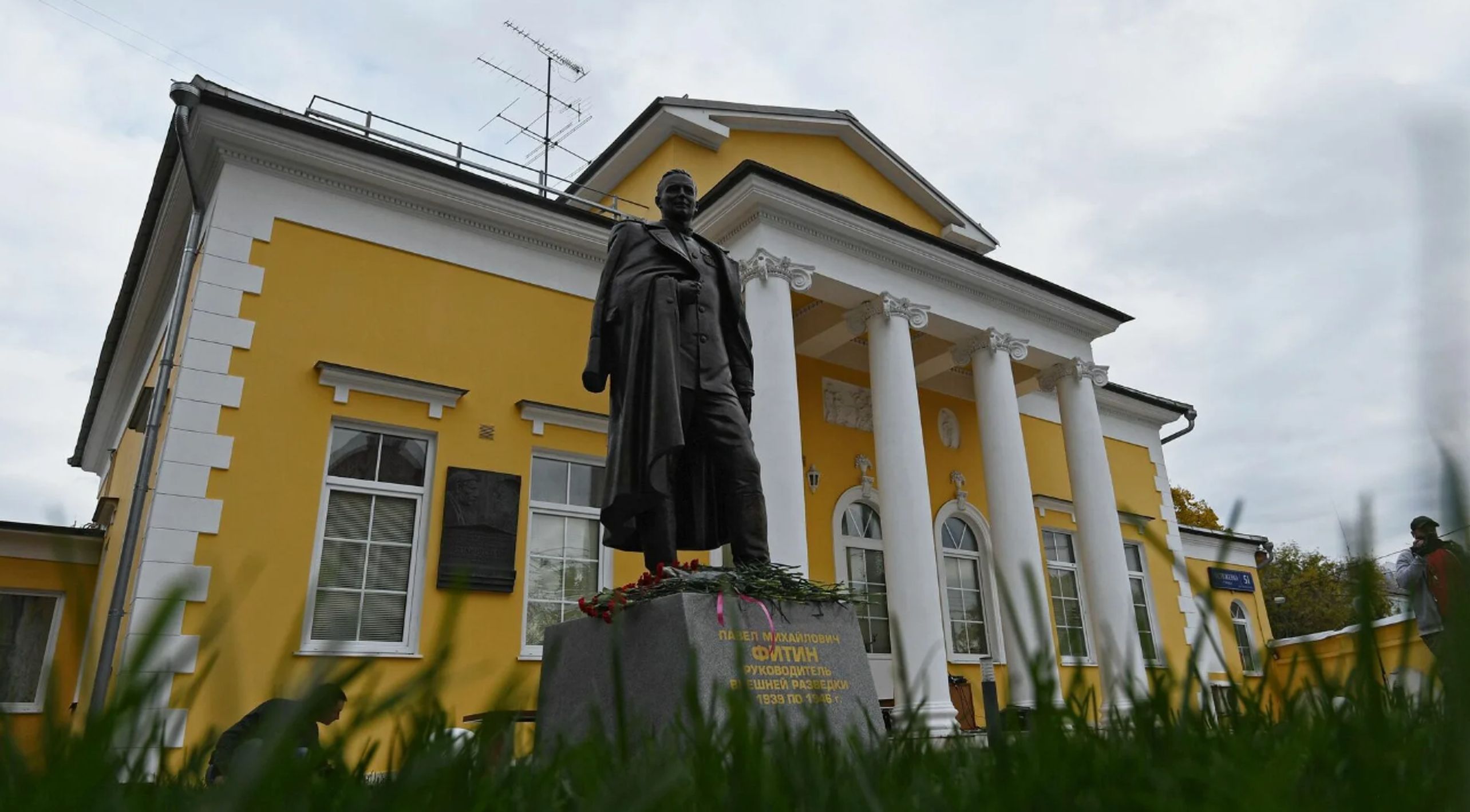 Monument to Pavel Fitin in front of the SVR Press Bureau