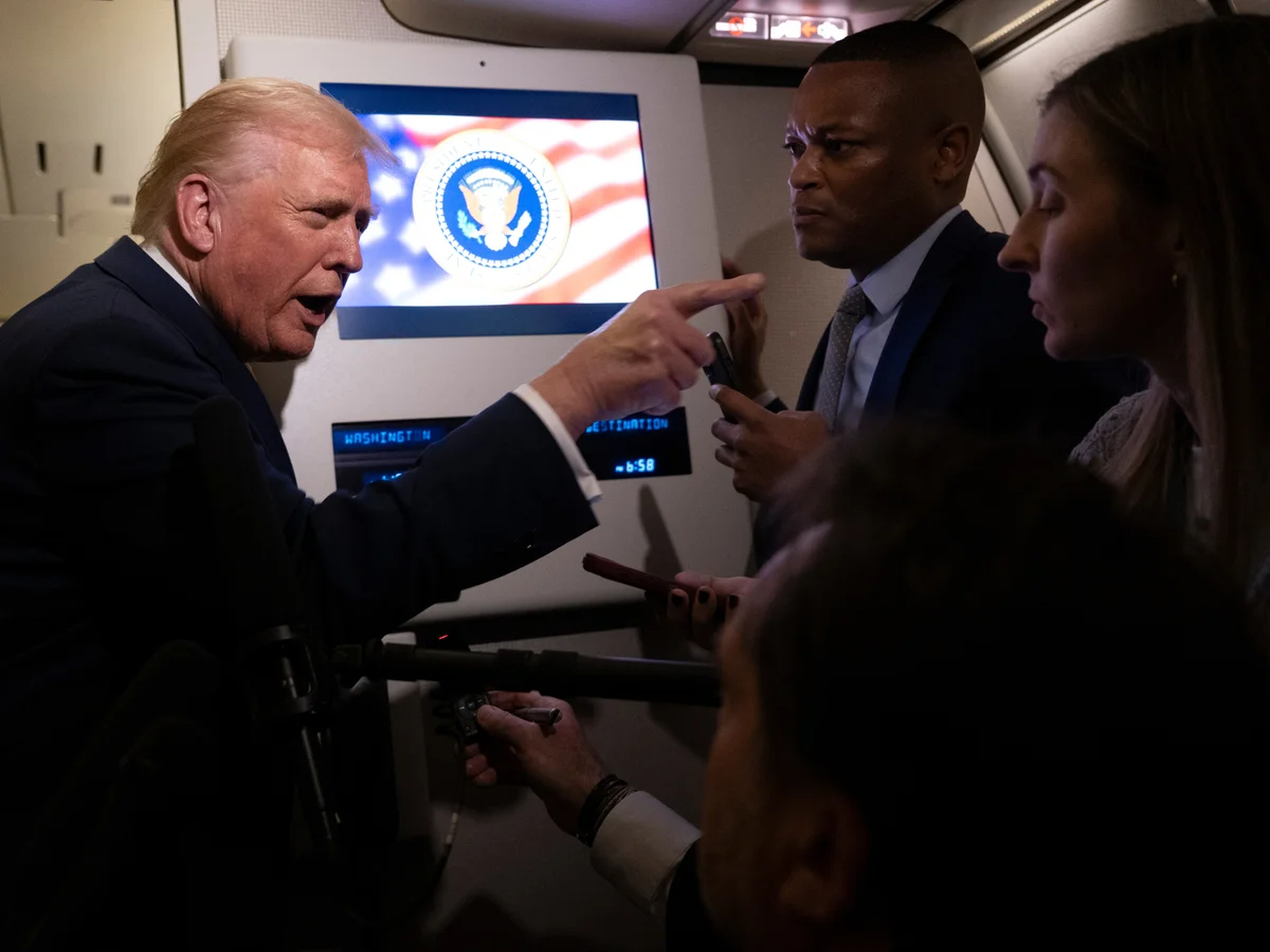 На вопрос журналистки Bloomberg о файлах Эпштейна Трамп ответил: «Тихо, хрюшка!»