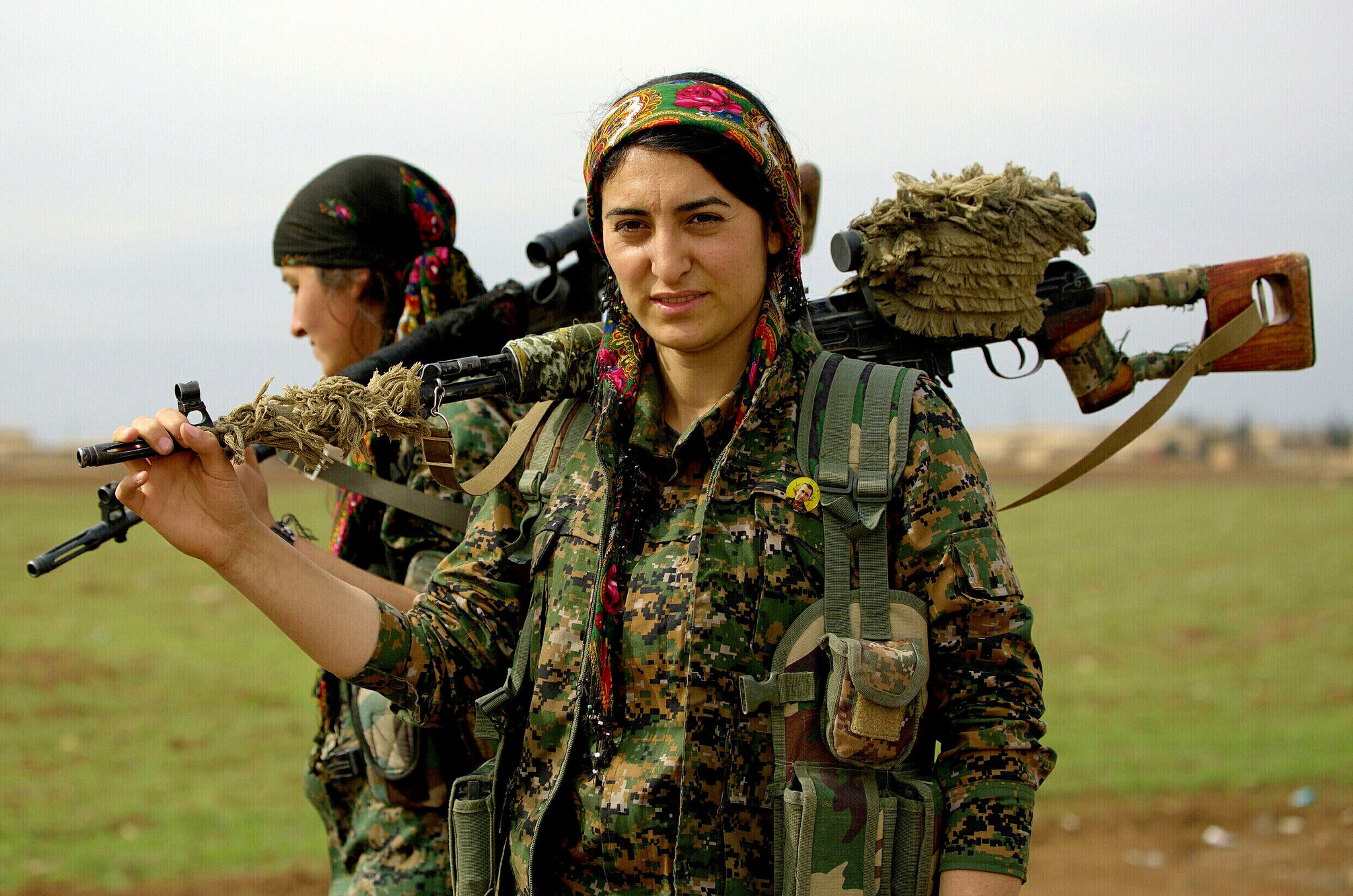 Kurdish women soldiers